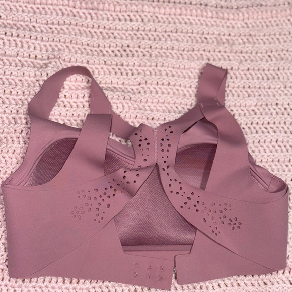 Victoria Secret Sports Bra size 32B - Picture 4 of 5